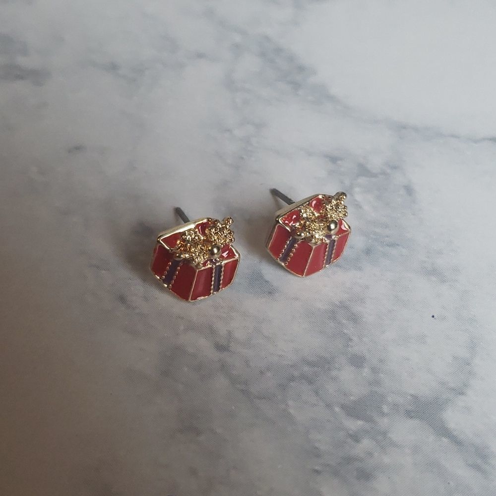 Christmas Present Earrings‎